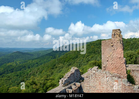 Blick von der Madenburg Burg in der Nähe von Neustadt an der Weinstraße, Deutschland ruinieren. Stockfoto