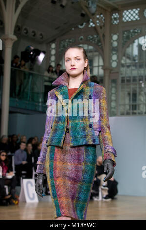 22. Februar 2009. London Fashion Week. Sammlung von Nicole Farhi. Stockfoto