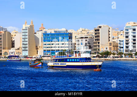 Boote in die Bucht von Sliema, Valletta, Malta günstig Stockfoto