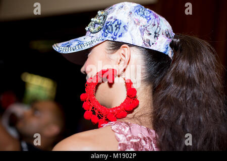 London, UK, 17. September 2016, Modell backstage Fashion Scout, London Fashion Week SS/17 an Freimaurer Hall. Mariusz Goslicki/Alamy Stockfoto