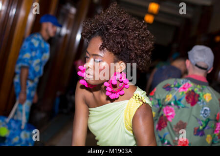 London, UK, 17. September 2016, Modell backstage Fashion Scout, London Fashion Week SS/17 an Freimaurer Hall. Mariusz Goslicki/Alamy Stockfoto