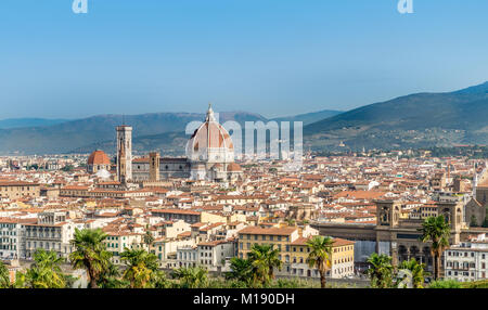 Florenz und seine berühmten Dom als vom Michelangelo Piazza gesehen Stockfoto