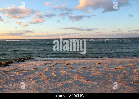 Winter Sonnenuntergang auf Chapin Strand, Dennis, Cape Cod, Massachusetts, Vereinigte Staaten von Amerika Stockfoto