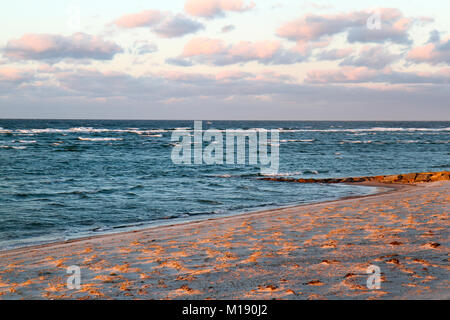 Winter Sonnenuntergang auf Chapin Strand, Dennis, Cape Cod, Massachusetts, Vereinigte Staaten von Amerika Stockfoto