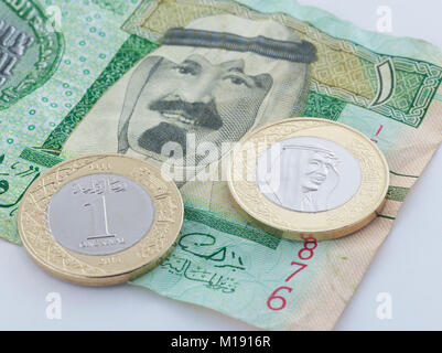 Saudi Riyal neue Münze mit King Salman VS alte Banknote mit früheren König Abdullah von Saudi-Arabien Stockfoto