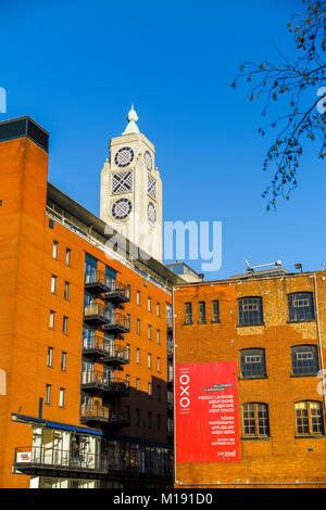 Stadterneuerung: Die Ikonischen OXO Tower und Wharf auf der South Bank kulturellen Bereich der Themse Embankment, London Borough von Southwark, SE1 Stockfoto