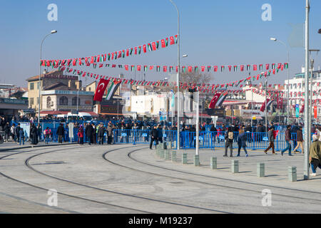 Konya, Türkei - 15 Dezember, 2017; Straße protestieren vor der Sultan Selim Moschee in Konya, Türkei Stockfoto