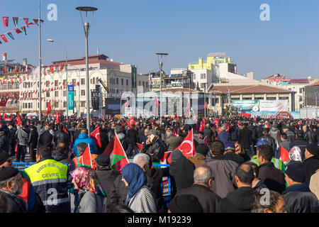 Konya, Türkei - 15 Dezember, 2017; Straße protestieren vor der Sultan Selim Moschee in Konya, Türkei Stockfoto