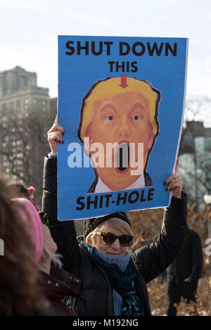 Chicago, IL - Januar 20, 2018 - März der Frauen zusammen brachte Menschen protestieren gegen Ungleichheit in verschiedenen sozialen Fragen. Stockfoto