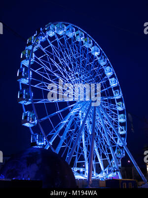 Riesenrad beleuchtet im winter nacht Stockfoto