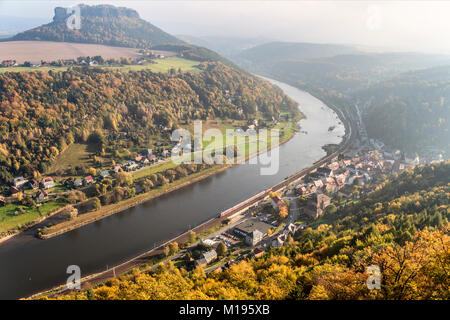 Blick vom Schloss Koenigstein im Herbst, Sächsische Schweiz, Sachsen, Schweiz Stockfoto