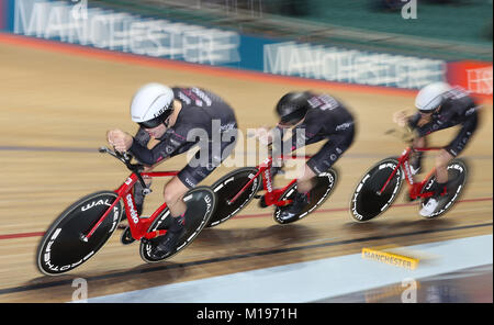 Team KGF (links-rechts) Charlie Tanfield, Dan Bigham und Jakob Kipper die schnellste Zeit im Qualifying für die Herren Verfolgung gesetzt, bei Tag drei des HSBC UK National Track Meisterschaften an der Nationalen Radfahren Centre, Manchester. Stockfoto