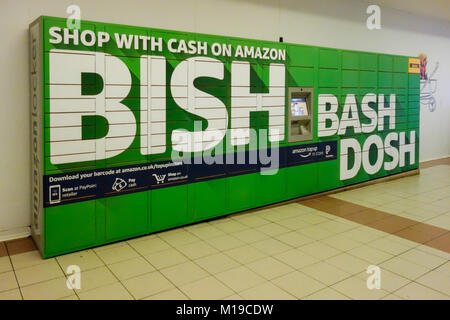 Amazon Schließfach im Broadway Shopping Centre Hammersmith - Bish Bash, Dosh! Stockfoto