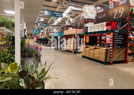 Allgemeine Innenansicht im Inneren eine neue britische Bunnings Warehouse DIY super Store und Handel/Inland home improvement Shop/Händler. UK. (94) Stockfoto