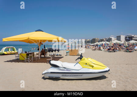 Wassersport auf Ikarus Beach, Rethymnon (Rethymno), Rethymno, Kreta (Kriti), Griechenland Stockfoto