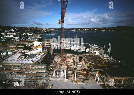 AJAXNETPHOTO. 23. Februar, 2001. FALMOUTH, England. - Neue MARITIME MUSEUM - neues National Maritime Museum Cornwall LIEGT AM HAFEN IN DER NÄHE VON PORT PENDENNIS IM BAU. Gebäude von M.J. Lange VON ARCHITEKTEN LANGE/KENTISH. Foto: Jonathan Eastland/AJAX REF: 102032 14 Stockfoto