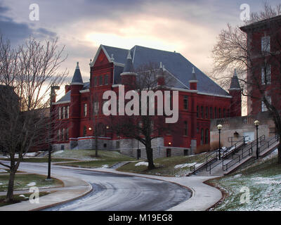 In Syracuse, New York, USA. 27. Januar 2018. Tolley Hall, auch als Tolley Geisteswissenschaften bekannte Gebäude auf dem Campus der Syracuse University in Syracuse, New Stockfoto