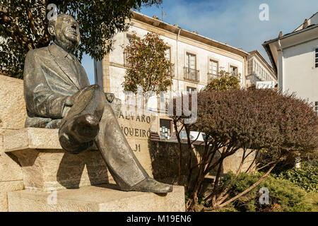 Alvaro Cunqueiro Skulptur in der Plaza de España, Mondoñedo, Galizien, Spanien. Stockfoto