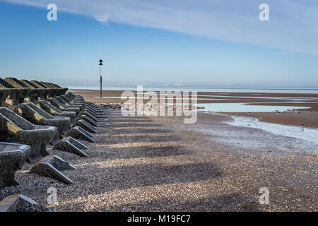 Neue Brighton Beach Wellenbrecher und See Defense System Stockfoto