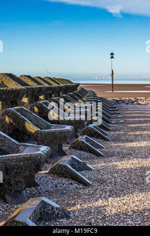 Neue Brighton Beach Wellenbrecher und See Defense System Stockfoto