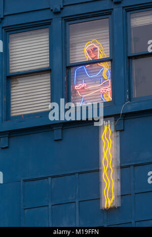 United States, Washington. Seattle, die Fremont Bridge, Rapunzel in Neon Stockfoto