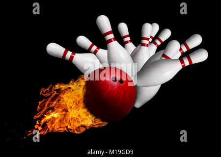 Fiery red Bowling Ball gegen Stiften in einem 10-pin Bowling Spiel. Auf schwarzem Hintergrund isoliert. Konzept einer heißen Streifen. Stockfoto