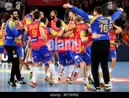 Zagreb, Kroatien. 28 Jan, 2018. Die spanischen Spieler Feiern nach Europameisterschaft handball Finale zwischen Schweden und Spanien in Zagreb, Kroatien, 28. Januar 2018. Credit: Monika Skolimowska/dpa-Zentralbild/dpa/Alamy leben Nachrichten Stockfoto