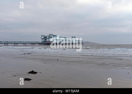 Weston-super-Mare, Großbritannien. 28. Januar, 2018. UK Wetter: Wellen brechen am Strand auf ein stumpfes, breezy Winter am Nachmittag. Keith Ramsey/Alamy leben Nachrichten Stockfoto