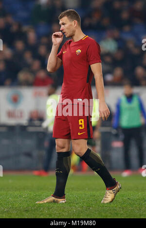 Rom, Italien. 28 Jan, 2018. 28. Januar 2018, Stadio Olimpico, Rom, Italien; Serie A Fußball, Roma gegen Sampdoria; Edin Dzeko der Roma niedergeschlagen Credit: Giampiero Sposito/Alamy leben Nachrichten Stockfoto