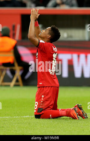 Leverkusen, Deutschland. 28 Jan, 2018. Wendell von Bayer Leverkusen feiert zählen während der Deutschen Bundesligaspiel zwischen Bayer 04 Leverkusen und 1. FSV Mainz 05, in Leverkusen, Deutschland, Jan. 28, 2018. Bayer 04 Leverkusen gewann 2-0. Quelle: Joachim Bywaletz/Xinhua/Alamy leben Nachrichten Stockfoto