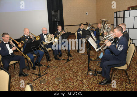 Die seiner 562 Band des Südwestens unterhält im California 2013 National Guard hervorragende Flieger und Soldat des Jahres und Veranstaltungsräume. Stockfoto