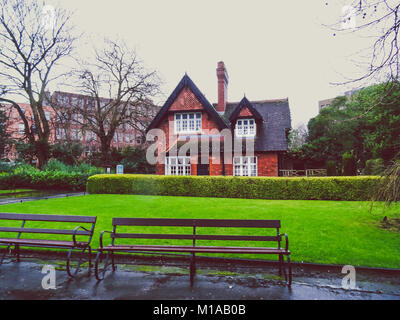 DUBLIN, Irland - 27. Januar, 2018: Der Gärtner Cottage an der St Stephen Green in Dublin City Centre Stockfoto