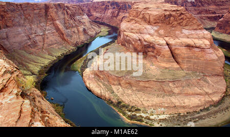 Berühmte Hufeisen in den oberen Colorado River in der Nähe von Glen und Marmor Schluchten Bend in Arizona Stockfoto