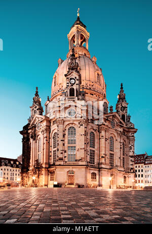 Frauenkirche in der Nacht in Dresden, Deutschland, Gefärbtes Bild