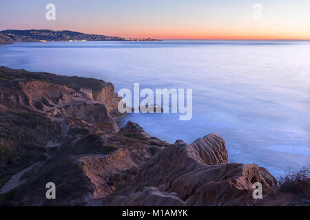 Luftlandschaftsansicht Von Oben Entferntes La Jolla Shores Pazifischer Ozean Sonnenuntergang Strand Nebel. Torrey Pines State Park Reserve San Diego California Coast Stockfoto