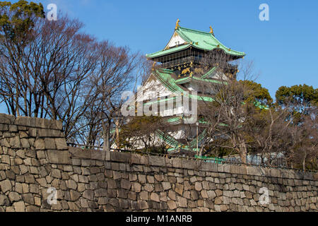 (27. Januar 2018 Schloss Osaka Osaka Japan) Main Tower und seine Mauer aus Stein Stockfoto