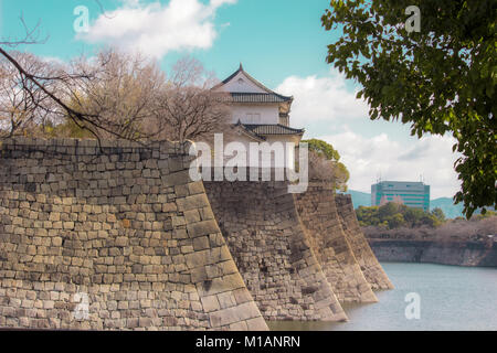 (27. Januar 2018, Osaka, Japan) Felswände und Burggraben der Burg Osaka Stockfoto