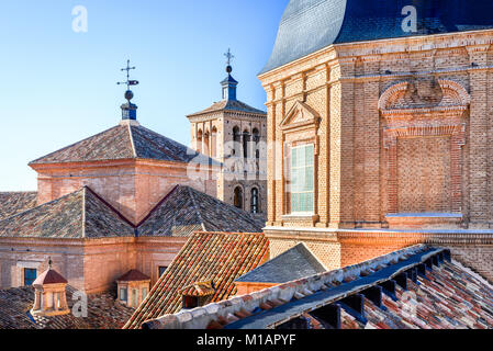 Toledo, Spanien, Castilla La Mancha. Blick vom Turm der Jesuitenkirche, gewidmet an San Ildefonso im XVII Jahrhundert erbaut. Stockfoto
