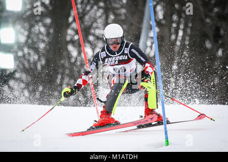 ZAGZAGREB, KROATIEN - Januar 4, 2018: Rodes Istok Cro konkurriert während des Audi FIS Alpine Ski World Cup Mens Slalom, Snow Queen Trophy 2018 in Zag Stockfoto