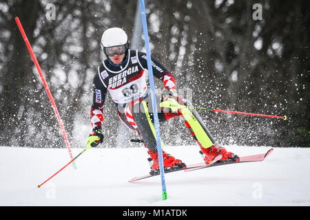 ZAGZAGREB, KROATIEN - Januar 4, 2018: Rodes Istok Cro konkurriert während des Audi FIS Alpine Ski World Cup Mens Slalom, Snow Queen Trophy 2018 in Zag Stockfoto