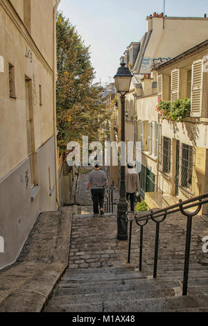 Boys unten Schritte in Montmartre, Paris Stockfoto
