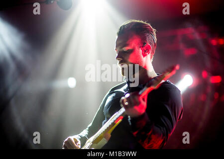 Isländischer Musiker, Sänger und Songwriter Ásgeir Trausti führt ein Live Konzert an der USF Verftet in Bergen. Norwegen, 04.12.2014. Stockfoto