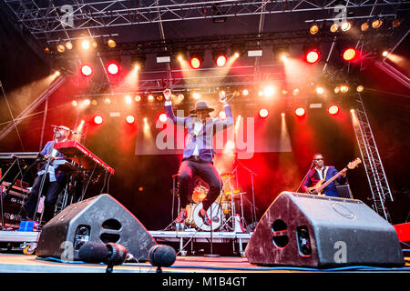 Norwegen, Bergen - Juni 17., 2017. Die belgische Rapper und Lyriker Baloji führt ein Live Konzert während der norwegischen Musik Festival Bergenfest 2017 in Bergen. Stockfoto