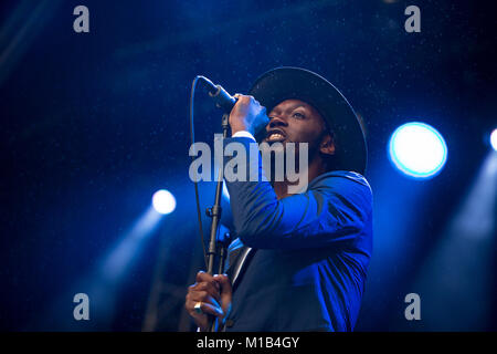 Norwegen, Bergen - Juni 17., 2017. Die belgische Rapper und Lyriker Baloji führt ein Live Konzert während der norwegischen Musik Festival Bergenfest 2017 in Bergen. Stockfoto