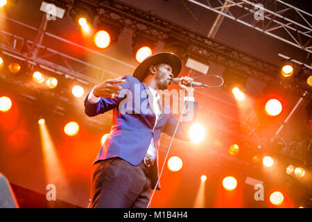 Norwegen, Bergen - Juni 17., 2017. Die belgische Rapper und Lyriker Baloji führt ein Live Konzert während der norwegischen Musik Festival Bergenfest 2017 in Bergen. Stockfoto