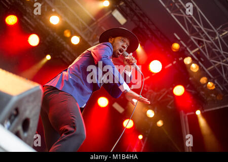 Norwegen, Bergen - Juni 17., 2017. Die belgische Rapper und Lyriker Baloji führt ein Live Konzert während der norwegischen Musik Festival Bergenfest 2017 in Bergen. Stockfoto