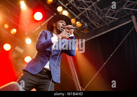 Norwegen, Bergen - Juni 17., 2017. Die belgische Rapper und Lyriker Baloji führt ein Live Konzert während der norwegischen Musik Festival Bergenfest 2017 in Bergen. Stockfoto