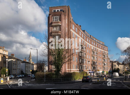 Queen's Court, Clifton, Bristol, UK. Ein Block von Luxus Wohnungen in 1937 im Art déco-Stil, von Alec Französische entwickelt, ein Ozean Liner ähneln gebaut Stockfoto