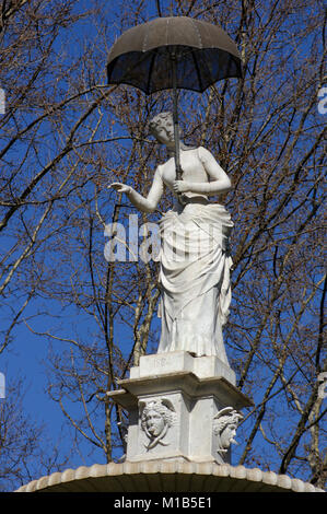 Joan Roig Soler (1852-1909). Spanischer Bildhauer. Die Dame des Regenschirmes, (1884). Zitadellenpark. Barcelona. Katalonien. Spanien. Stockfoto