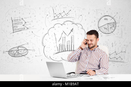 Business Mann sitzt am weißen Tisch mit Hand gezeichnete Graph Diagramme Stockfoto